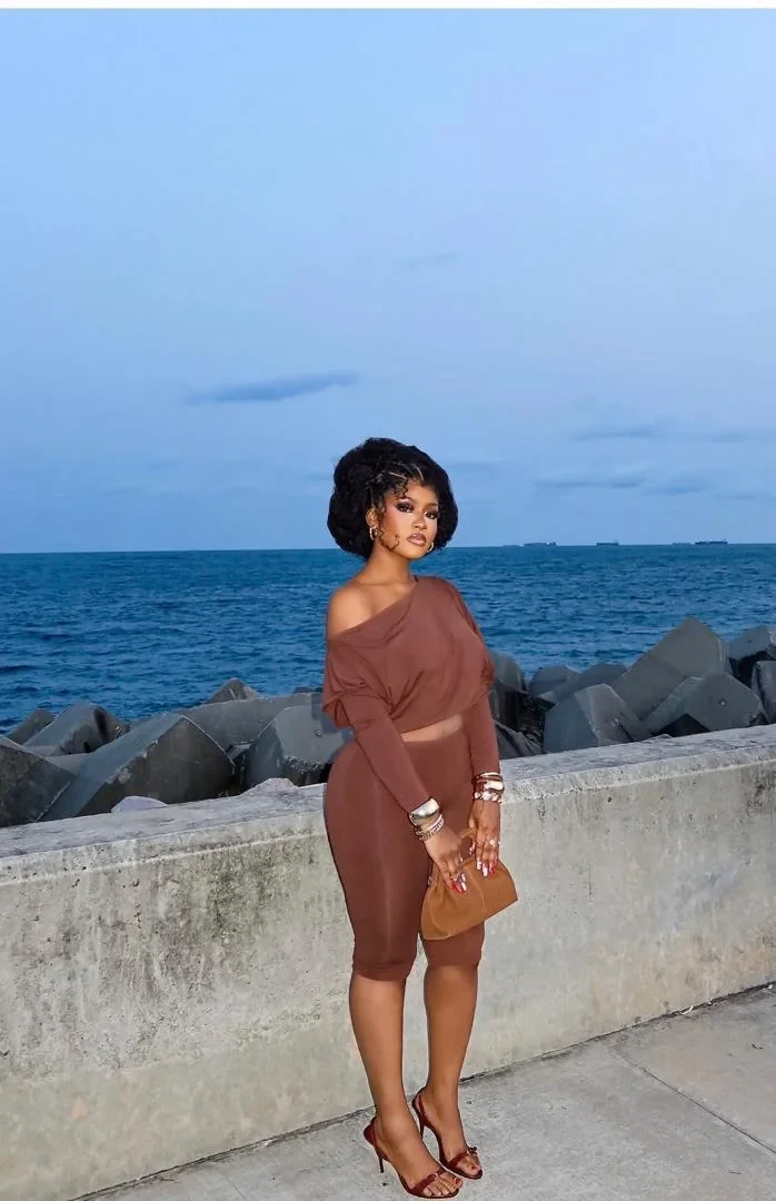 SEXY ASYMMETRICALTOP & CAPRI PANT SET