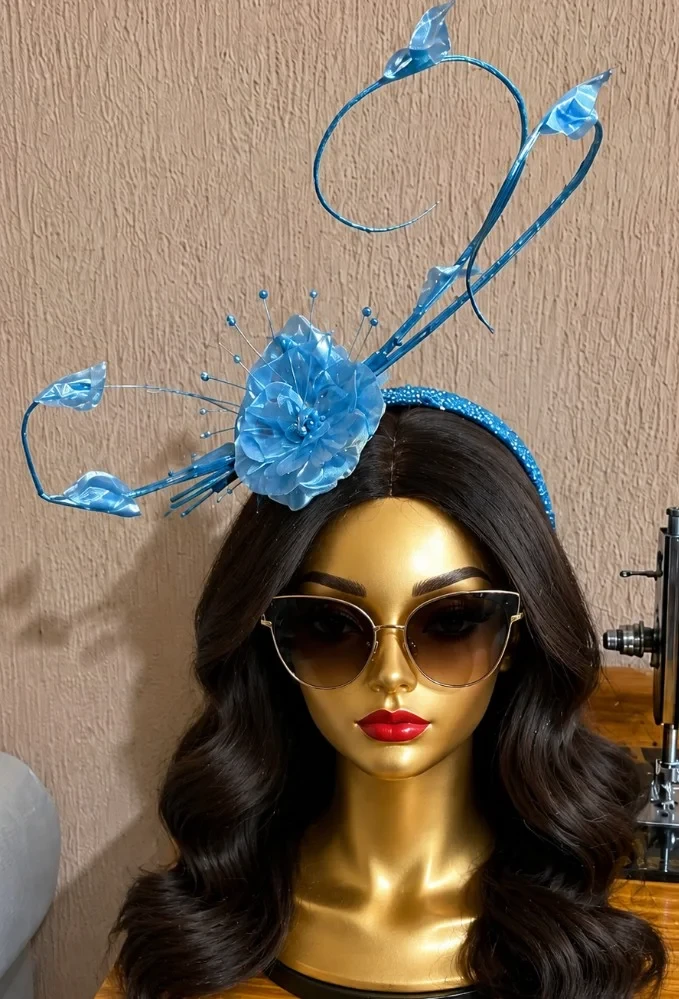 Dramatic luxury fascinator