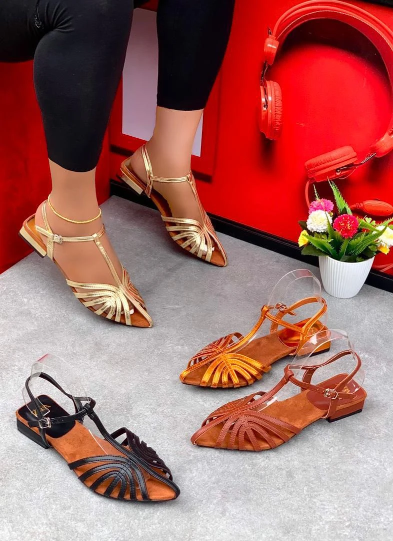 Flat basket sandal
